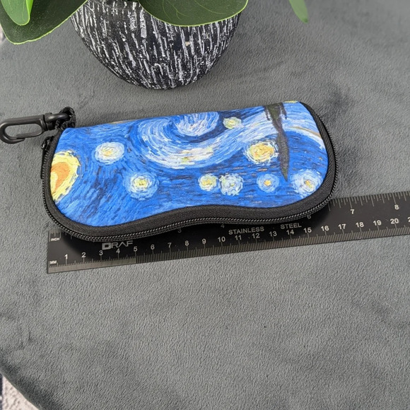 Starry Night neoprene zippered glasses sunglasses case with clip Van Gogh - Picture 4 of 6